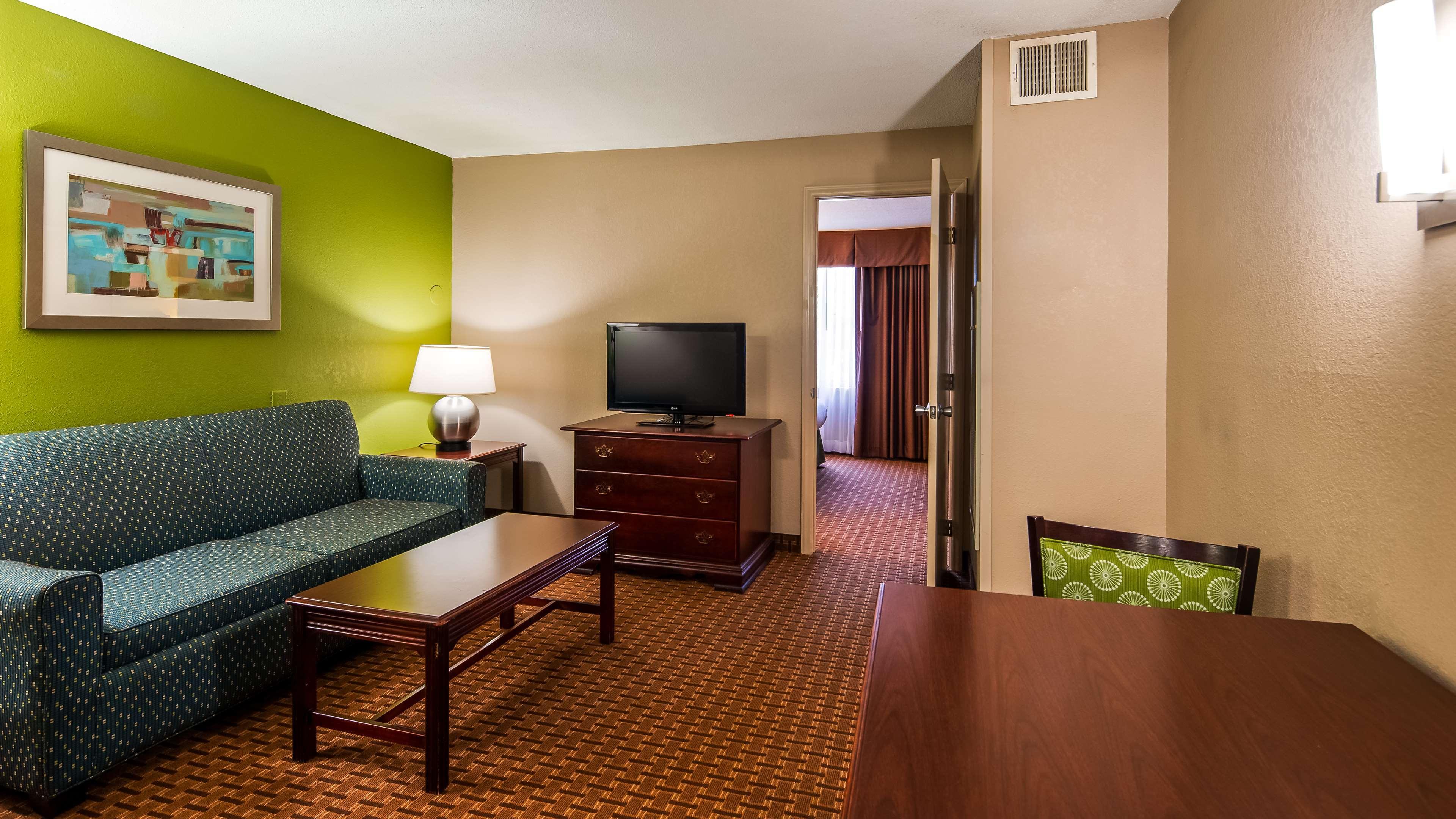 Surestay Plus Hotel By Best Western Raleigh North Downtown Exteriör bild