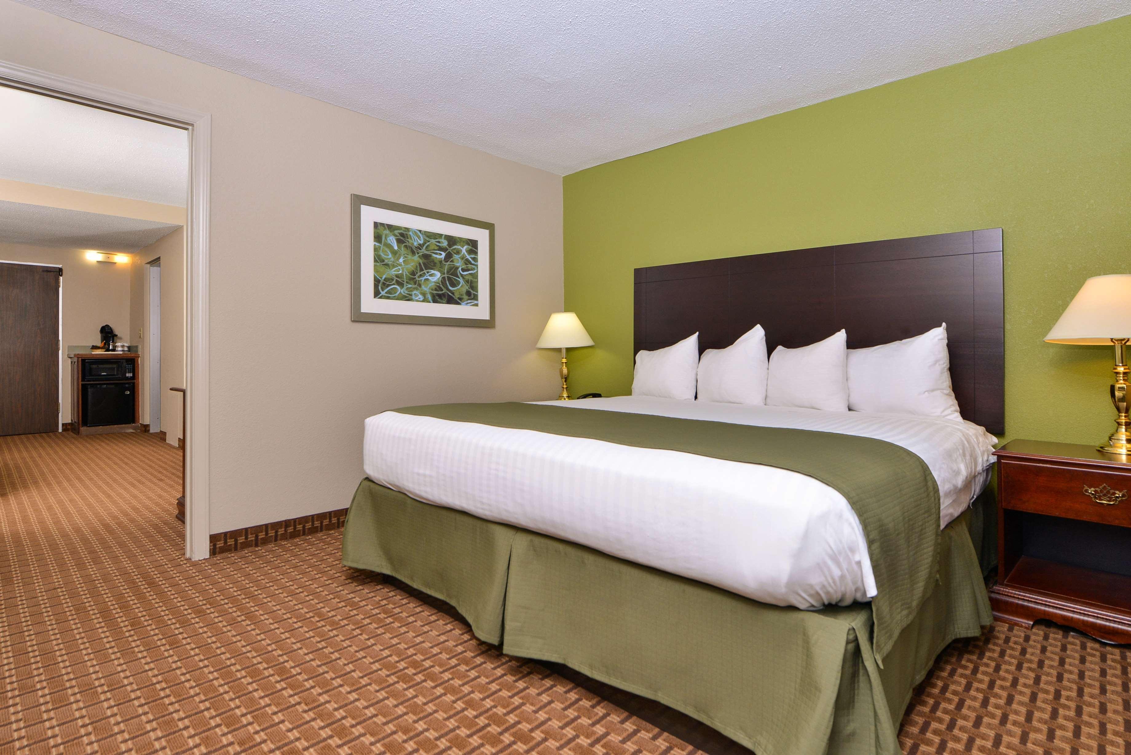 Surestay Plus Hotel By Best Western Raleigh North Downtown Exteriör bild